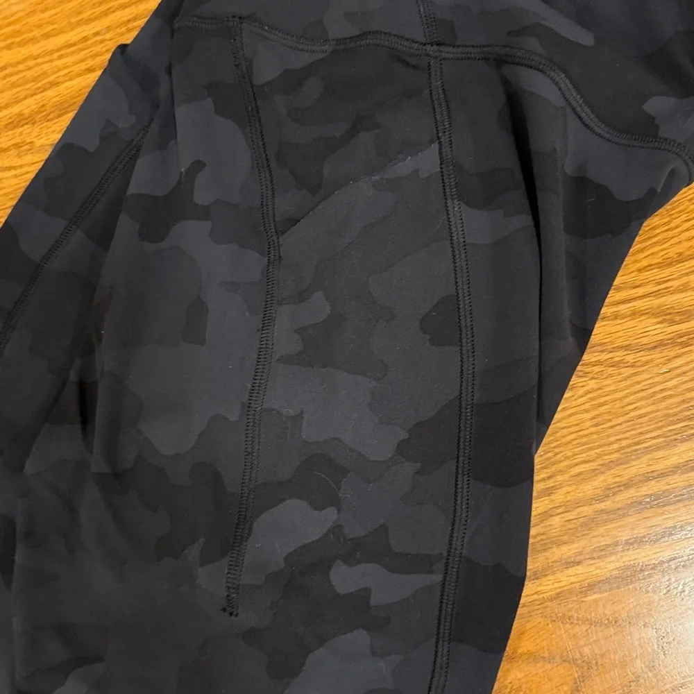 Lululemon Camo Black Leggings - 12 Tall - Picture 4 of 7